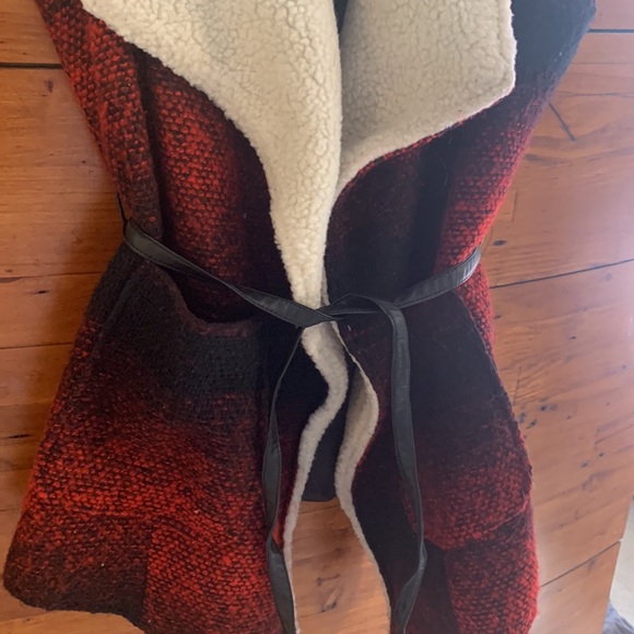 Kismet lined wool/polyester red/black weave with black pleather belt. - Picture 2 of 3